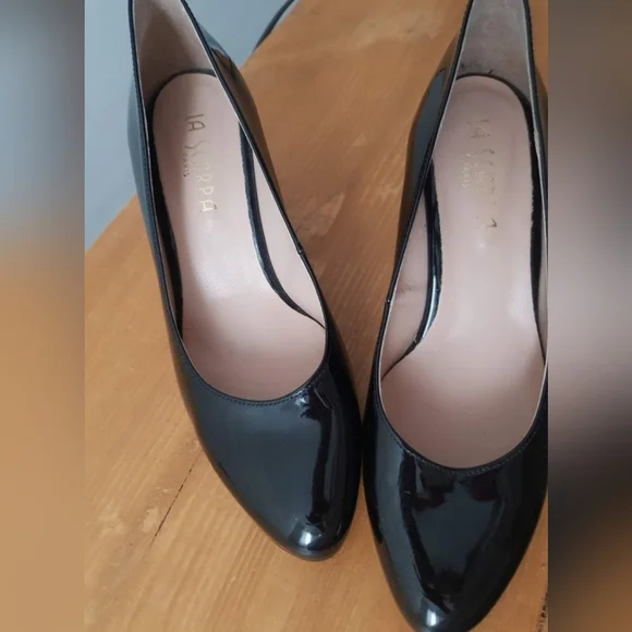 Heels - Picture 2 of 2